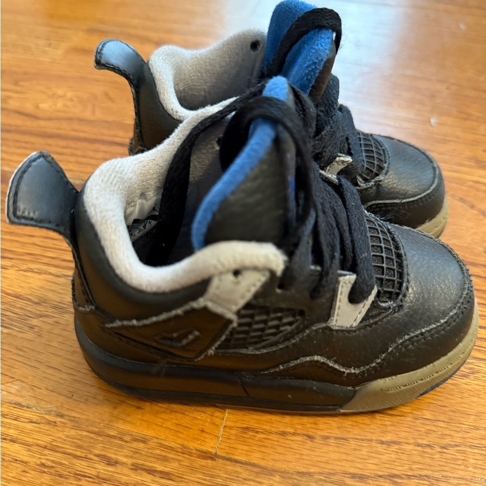 Toddlers Nike sneakers